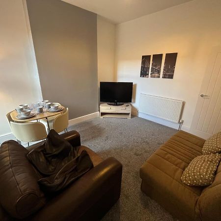 Amazing 8 Person 4 Bedroom And 2 Bathroom Mega House! Kingston upon Hull Εξωτερικό φωτογραφία
