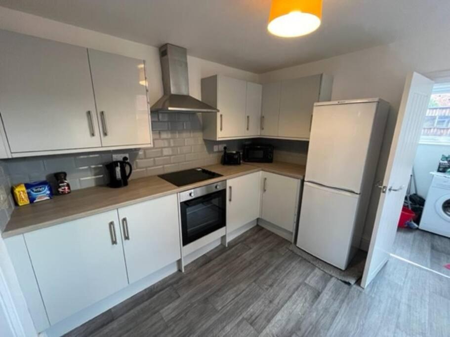 Amazing 8 Person 4 Bedroom And 2 Bathroom Mega House! Kingston upon Hull Εξωτερικό φωτογραφία