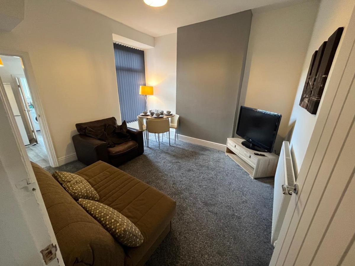 Amazing 8 Person 4 Bedroom And 2 Bathroom Mega House! Kingston upon Hull Εξωτερικό φωτογραφία