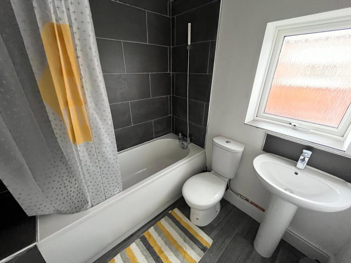 Amazing 8 Person 4 Bedroom And 2 Bathroom Mega House! Kingston upon Hull Εξωτερικό φωτογραφία