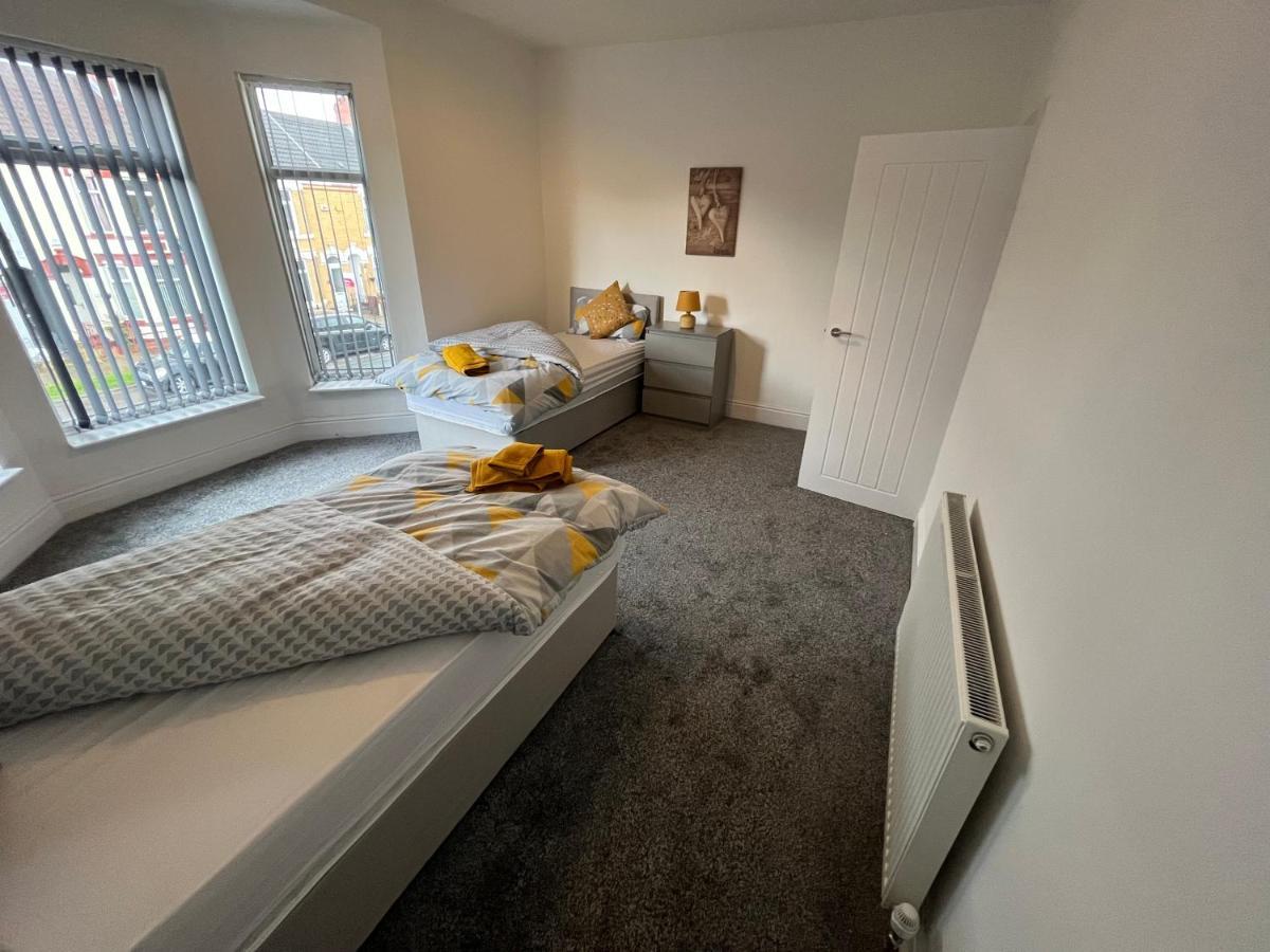 Amazing 8 Person 4 Bedroom And 2 Bathroom Mega House! Kingston upon Hull Εξωτερικό φωτογραφία