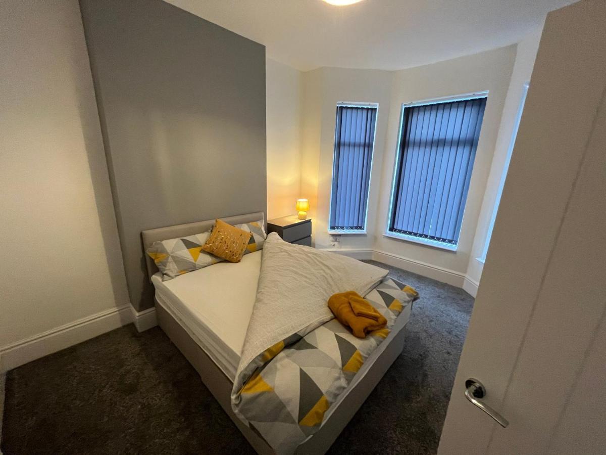 Amazing 8 Person 4 Bedroom And 2 Bathroom Mega House! Kingston upon Hull Εξωτερικό φωτογραφία